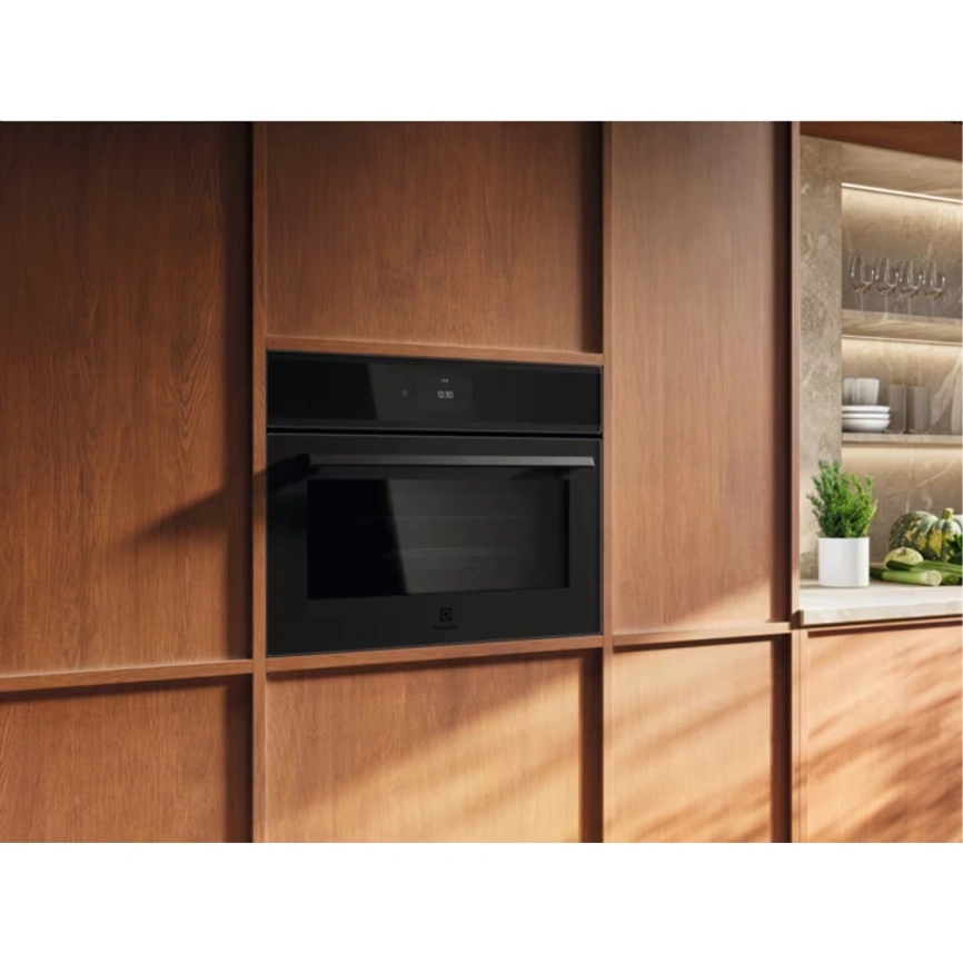 Микроволновая печь Electrolux EVM9E2XT Black фото 6